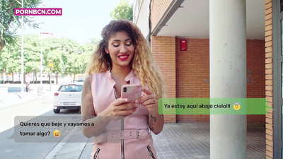 Gruaja e pabesë gati të qijë fort të dashurin e saj të ri ndërsa burri i saj punon. Latina me cica dhe një byth të madh. Venus Afërdita.